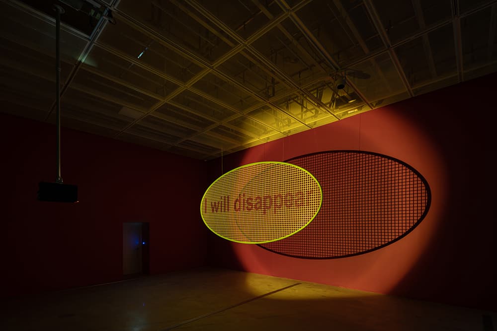 김상진, I will disappear, 2021, 스테인레스, LED 조명, 400×206×5cm 사진 홍철기