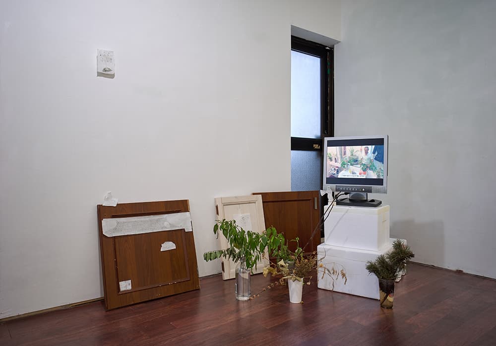 Installation View_혼합재료,영상_가변설치_2021