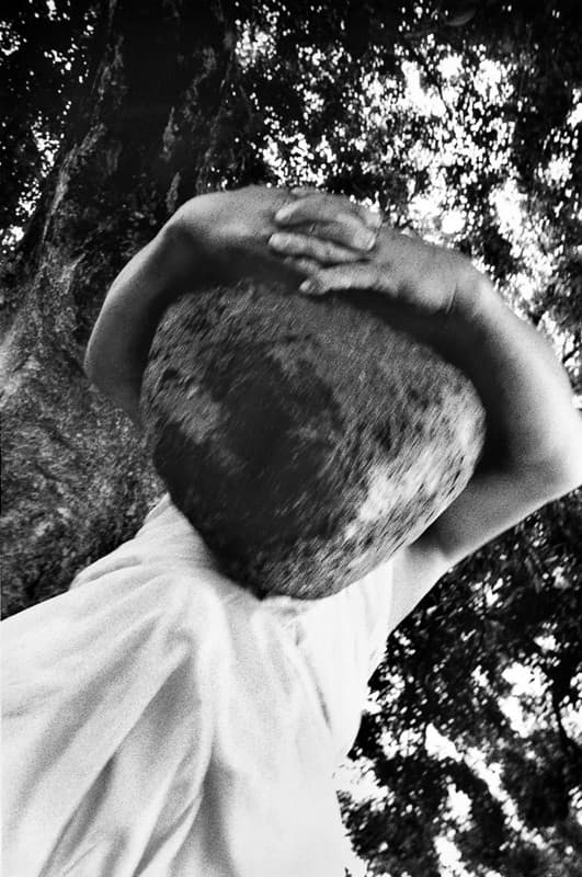 이갑철, 선돌을 들어올리는 사내, 남원, 1990