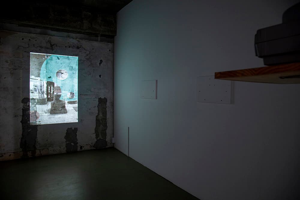 김상현_시간의 흔적을 만나다, 2020, 슬라이드 필름, 영사기, 가변설치 ⓒThe Artist & Art Centre Art Moment