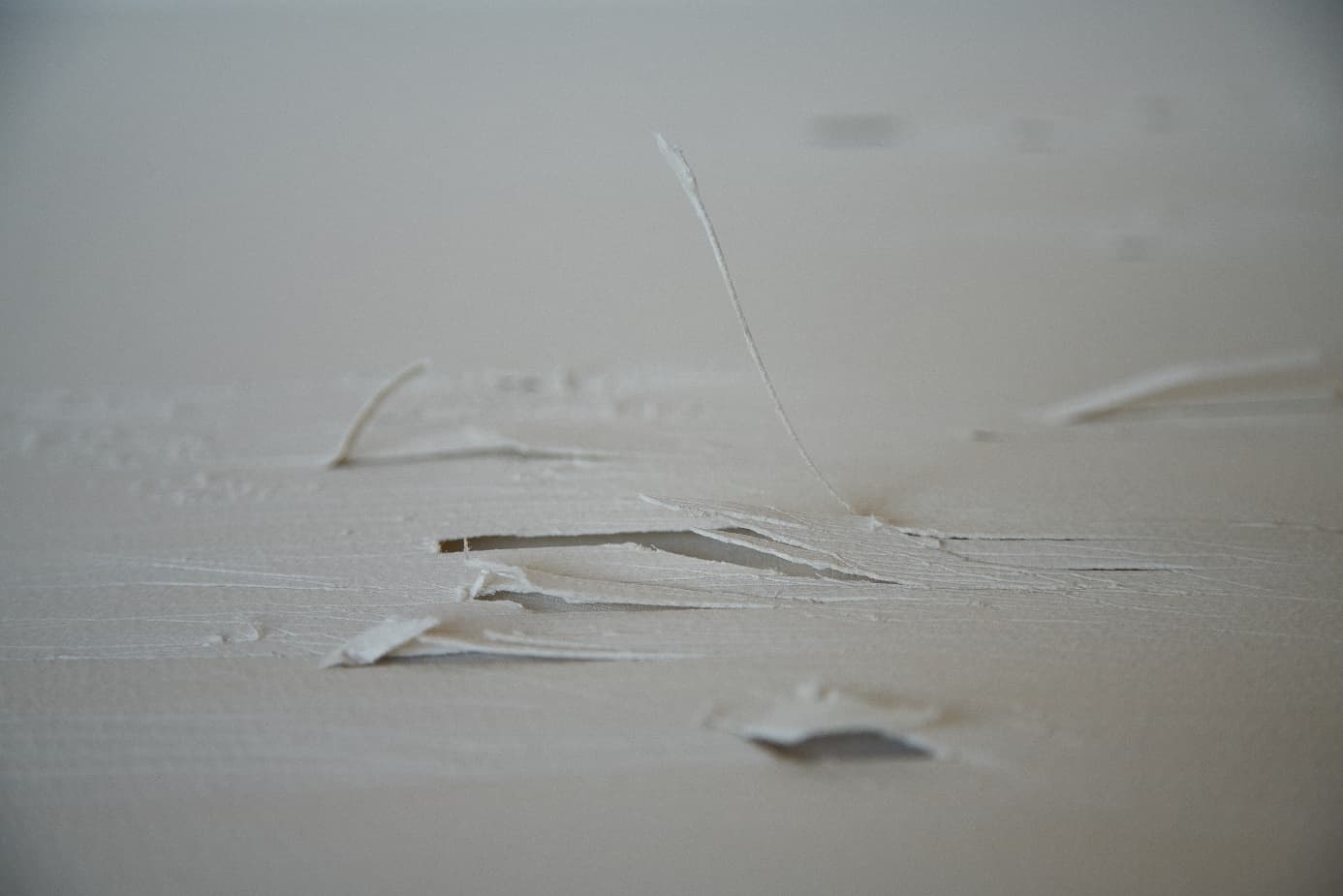 Ecriture blanche, 2016, 캔버스에 아르쉬 종이, 송곳으로, 50 x 31.7 cm