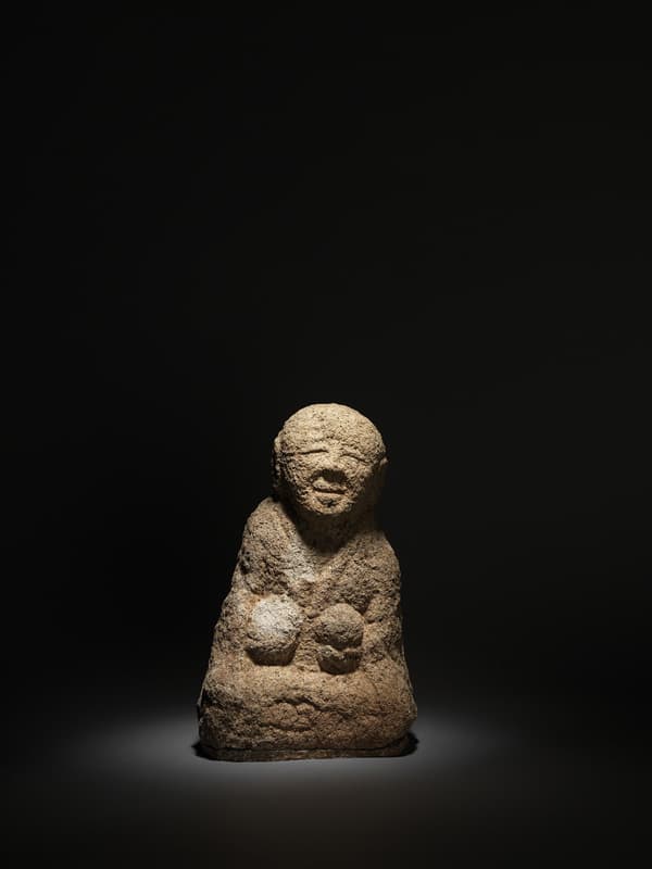 보주를 든 나한, 고려말 조선초 강원도 영월 창령사 터 출토, 높이 37.4cm, 국립춘천박물관 소장.