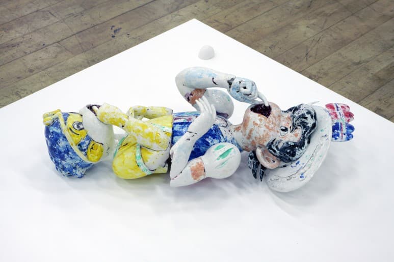 강상우, 자기는 손오공 2, 2017, 석분점토 위에 컬러콩테, 22×70×20cm