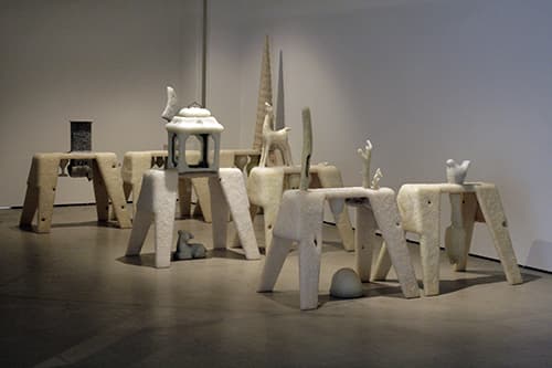 정혜신, Altar, 2013, hot glue on objects