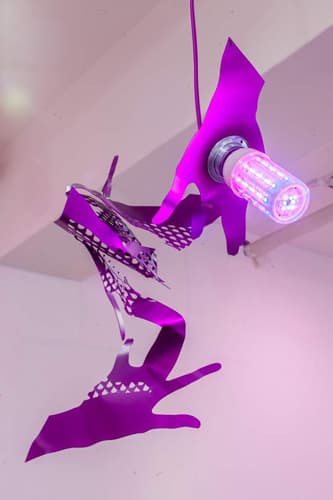 니콜라스 펠처, Evolving Masters, 반투명 필름에 디지털 프린트, 산화 피막처리 알루미늄, led전구, 케이블, 램프, 2015