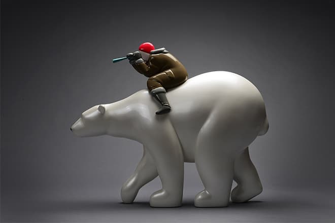 변대용_길 위에서_2015_FRP, 우레탄도장_100×23×77cm
