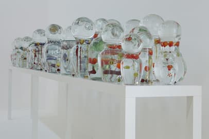 ears 140 x 500 x 70 cm Glass, water, table 2002 Louis Vuitton Foundation  for Creation © Guillaume Ziccarelli