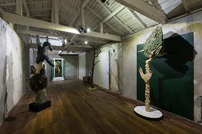2016 풀 프로덕션 이솝 개인전《낮과 밤 사이 그림자》전시컷 Photo by 홍철기 ⓒ이솝, 아트 스페이스 풀
