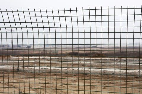 Du Zi, Barbed wire