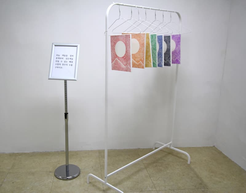 노수인, 옷걸이_캔버스에 펜, 행거, 옷걸이_가변설치_2017