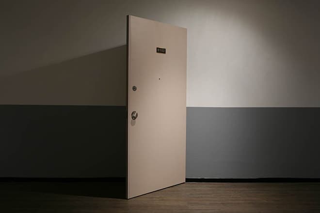 윤영혜, EXITRAP The Door-B102, 2011, Oil on Canvas, 205x95cm