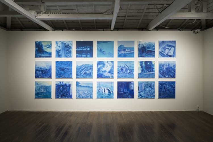 김지영, 파랑연작, 2016-2017, 종이에 오일파스텔, 각 50x50cm(21점), 설치 전경 Photo by 홍철기 ⓒ아트 스페이스 풀