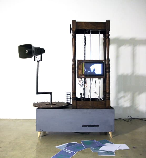 전형산, <불신의 유예 #1; void>, 사운드설치, 130x60x180cm