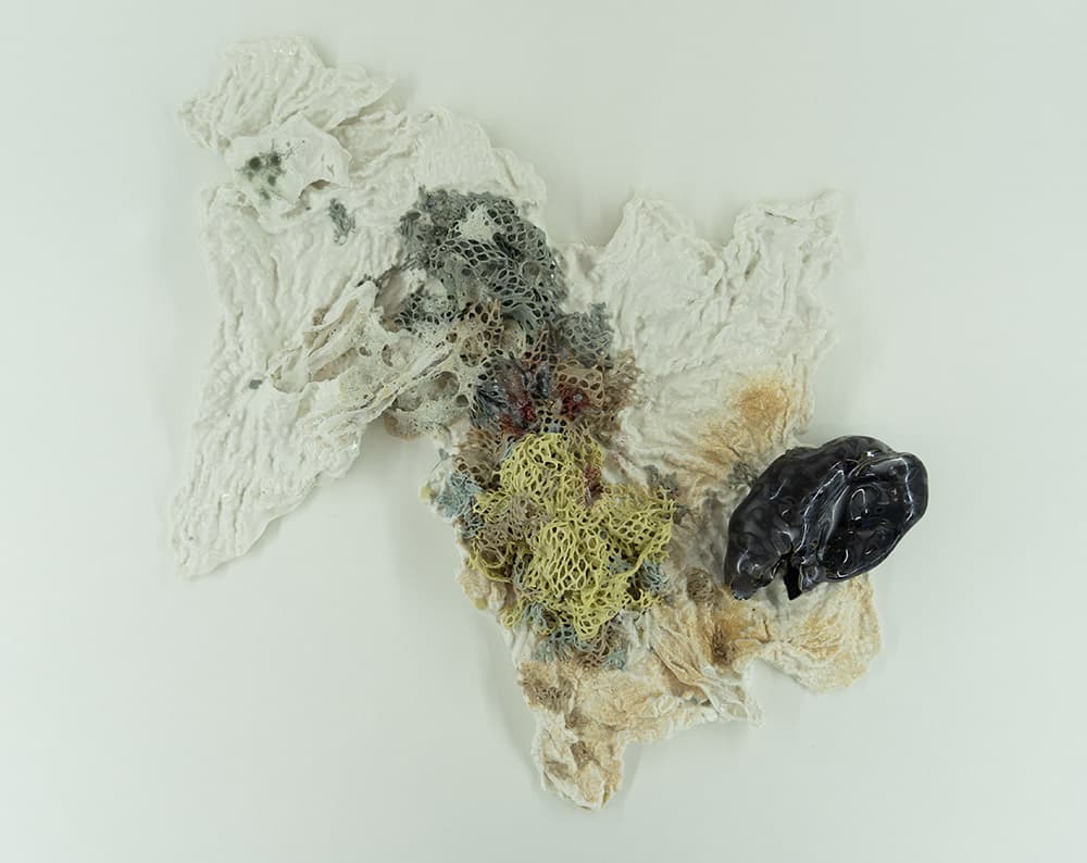 김지예 Untitled_1 2023 Glazed ceramic 36x35x4.5cm
