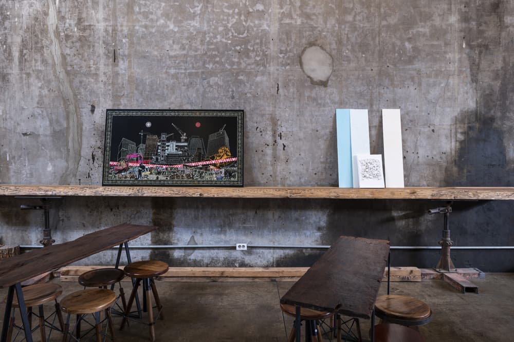 원동민_을지오봉도_digital print_90x160cm_2019, 배서영_무제_철가루ﾠ및ﾠ혼합매체_27.5x38cm_2019