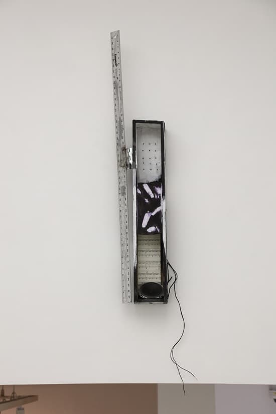 권정호, 소리(The sound), Mix Media(ruler, speaker, wood…), 1984 _ 20×11.5×122cm, 2019 재제작