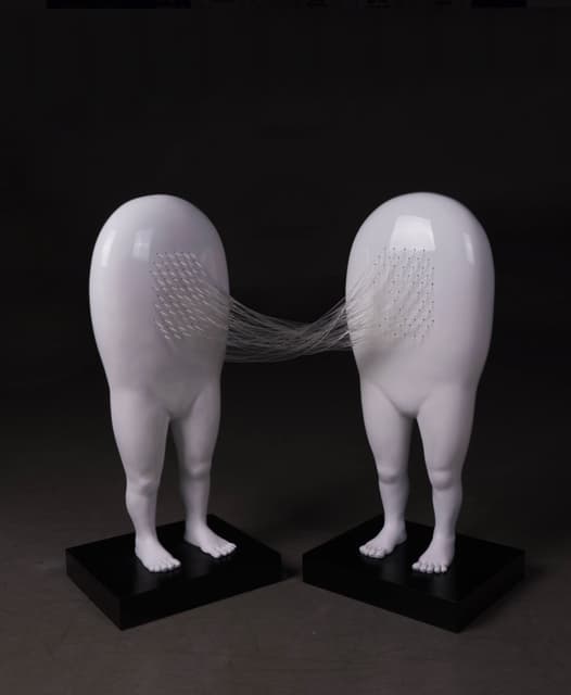 김명아, <소통, 관계>, 우레탄 실, F,R,P, 철, 95x70x40cm, 2016