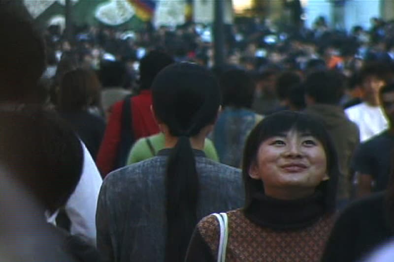 김수자, 바늘여인, 1999-2001, 8채널 비디오, 컬러, 무음, 각 6분 33초, 국립현대미술관 소장