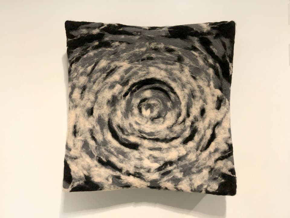 김라현, Soft land #2, felt on panel, 70x70cm, 2018