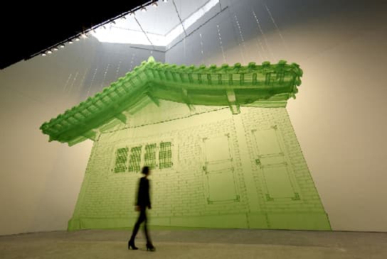 서도호 DO HO SUH, 북쪽 벽 2005  폴리에스터 천, 금속 틀
