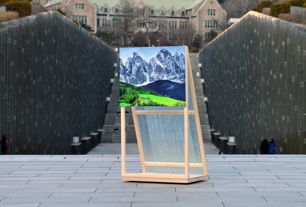 원정윤, movable square / 90.9 x 155 x 65cm / wood frame, wheel, mixed media / 2016