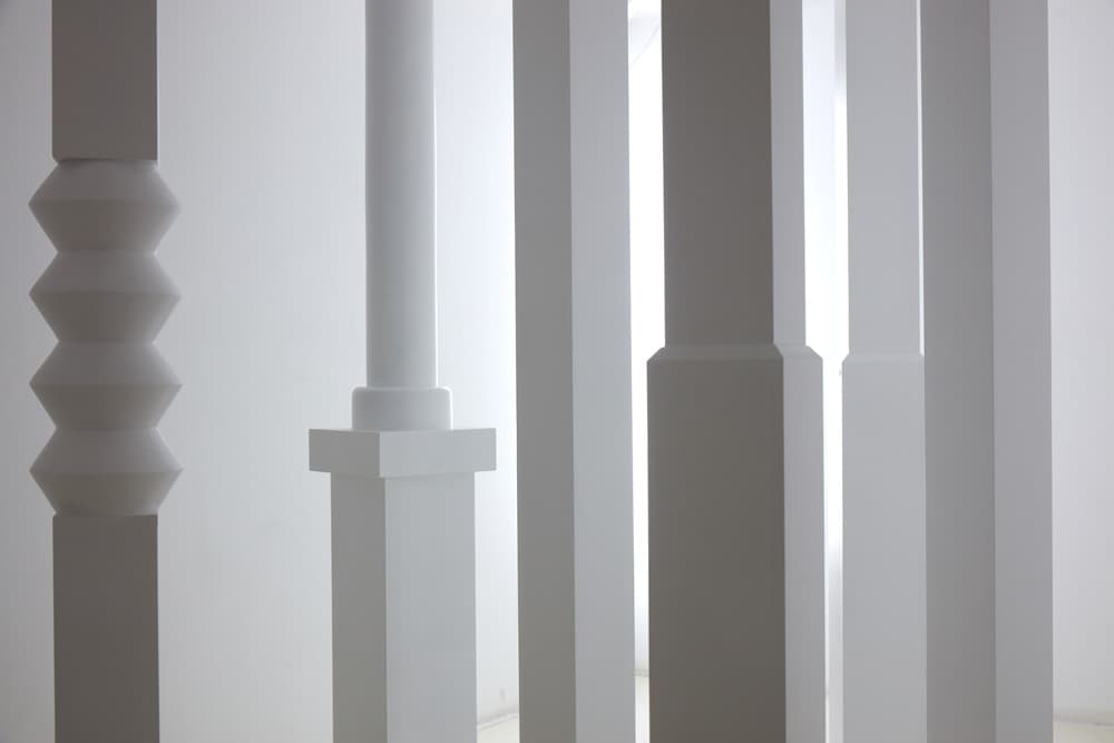 조재영, Things from the white, Dimensions variable, Wood, Cardboard, Contact paper, Paint, 2017 이미지제공: 조재영