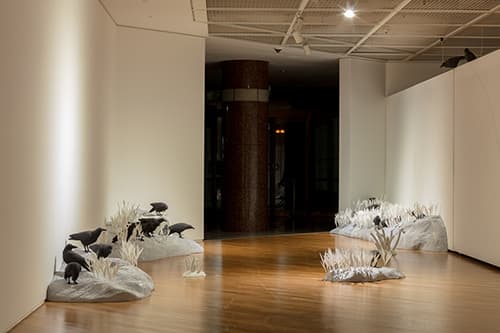 박지혜, 사랑하는 나의 친구여, 2019 스티로폼, 레진, 전선관, 빨대, 종이 Variable dimensions