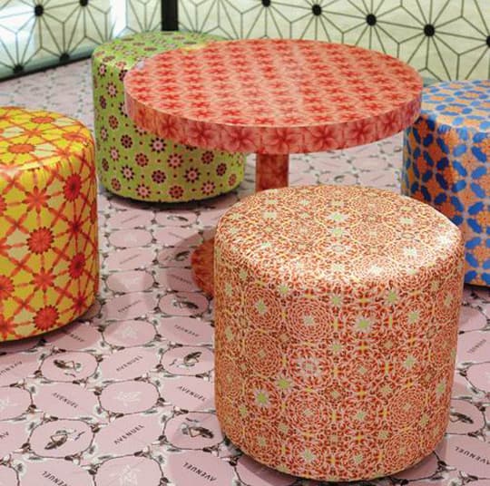 이중근_五感花 Table & Stools_사진, 디지털 텍스타일 프린드, 혼합재료_2005