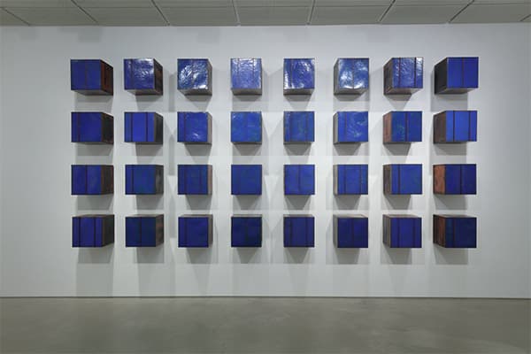 이광호, Composition in blue, 2020, Enameled copper, 40 x 40 x 40 cm © Shi-Woo Lee Courtesy of the artist & Leeahn, Seoul