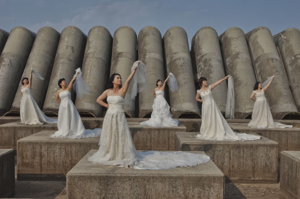 조영주, DMG_비무장 여신들(Demilitarized Goddesses), 단채널 영상, 8분 51초, 2015 