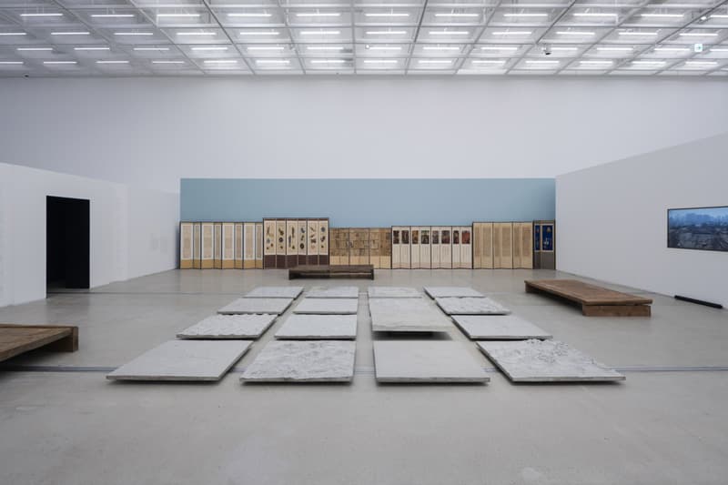 박찬경, 해인(海印), 2019, 시멘트, 5×110×110cm(15), 20×110×110cm, 사진: 홍철기