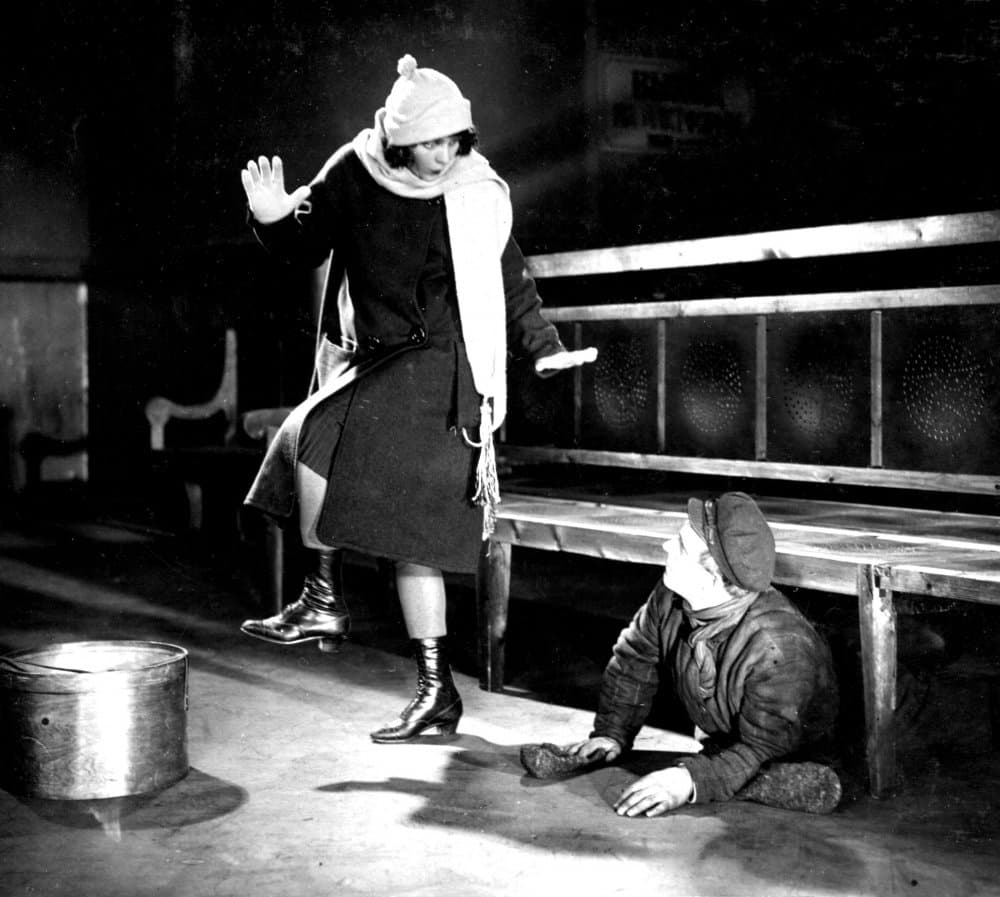 모자 상자를 든 소녀( Девушка с коробкой / The Girl with a Hat Box), 보리스 바르넷, 1927, 68min