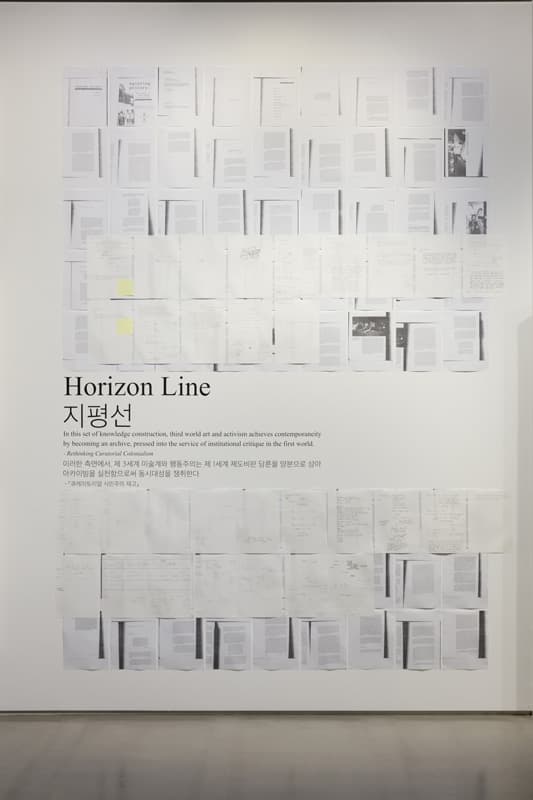 Installation view of Buen Calubayan_Landscape, Museum, Household-A sweeper_s Guide, ARARIO GALLERY RYSE HOTEL, 2019 이미지 제공: 아라리오갤러리