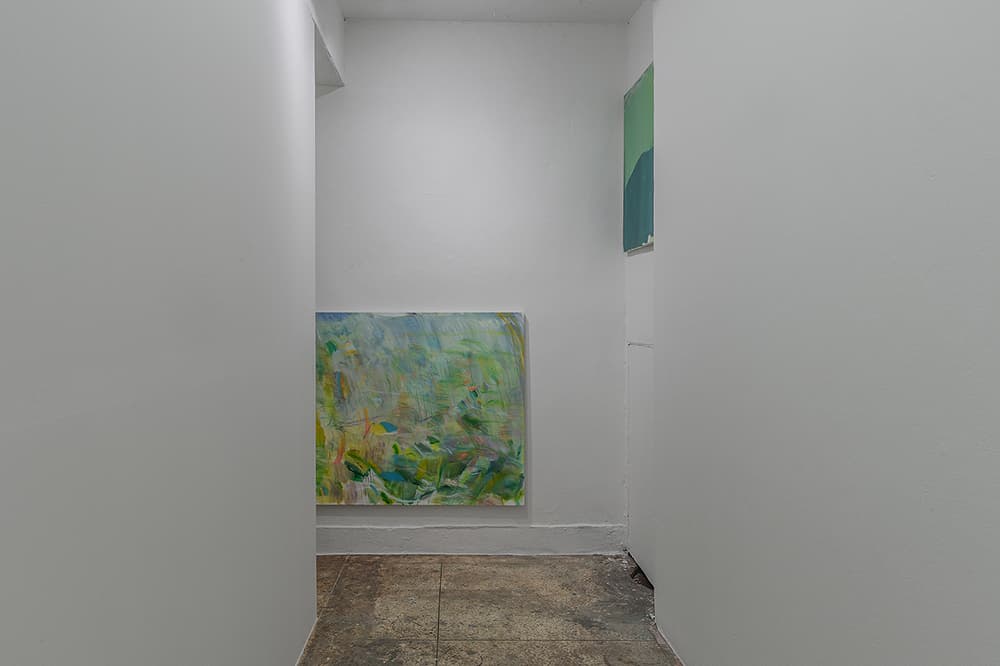 (좌) 최윤희, 빛 물, 2021, oil on canvas, 112.1×162.2cm (우) 최윤희, 숨(1), 2021, oil on canvas, 91×91cm 촬영: CJY ART STUDIO