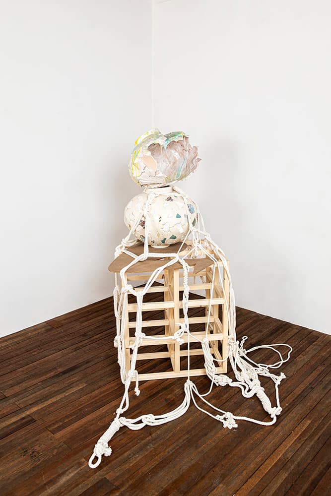 김대운, 〈Persona #2〉, 2021, clay and glaze, 156 x 100 x 60 cm  Ⓒ Dan Kim  사진: 양이언 이미지 제공: 글래드스톤 갤러리