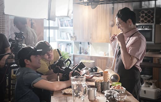 ROOM 4 이욱정 (푸드멘터리) "주방과 서재가 공존하는 공간, 인류학적 스토리를 청각과 미각으로 맛본다."