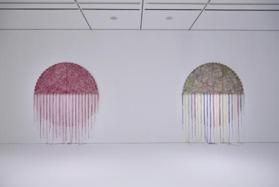 한무창, 자연(스러운)_2001, 2017 thread, steel, installation view_200cm x ∞ (each)