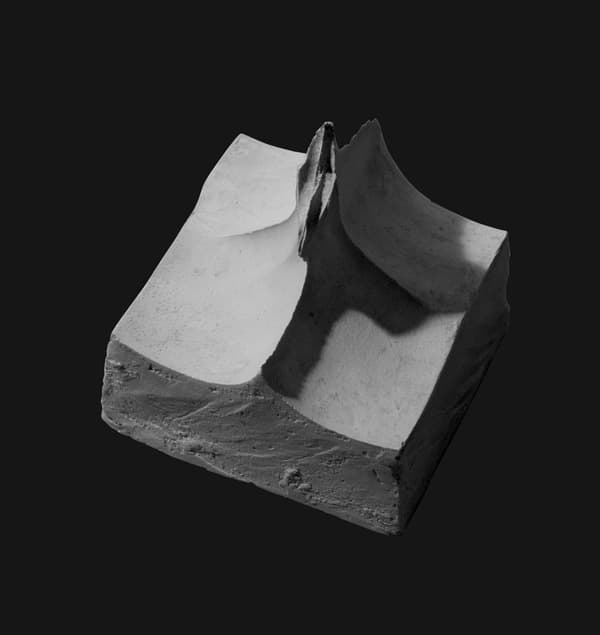 김일용, 벌거벗음07_19x19x22cm_합성수지_2000