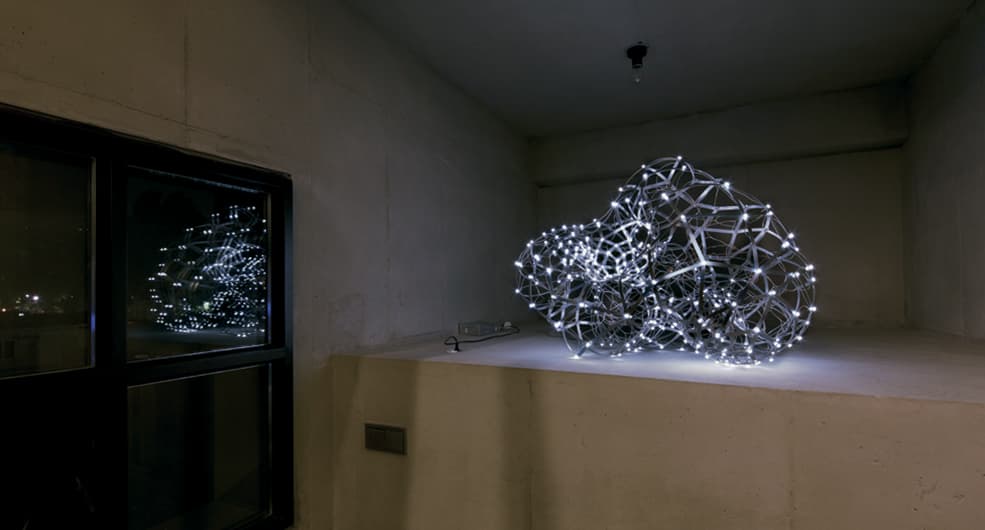 Joohyun Kim, Torus, 2010, aluminum+LED, 100 x 150 x 100cm