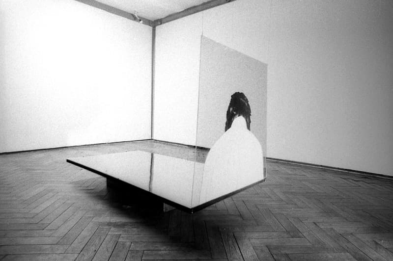 바르샤바 포크살 갤러리에서 전시 중인 <자화상>(1973년 작), 1973, 바르샤바미술관 소장