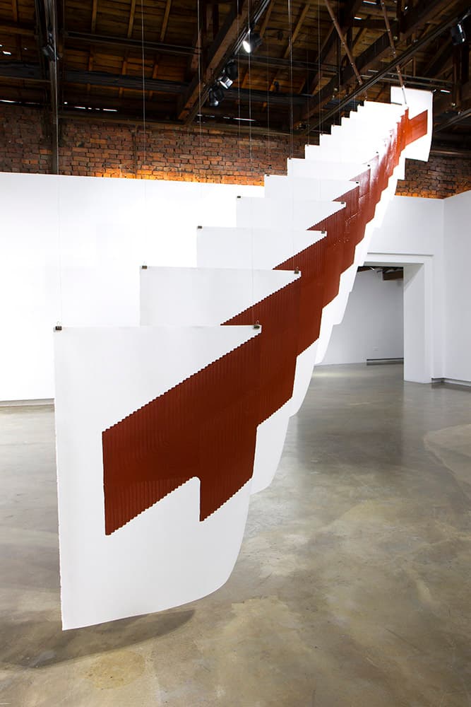 변상환, 라이브 러스트-만자왕(萬磁王), 2020, 방청페인트, 종이, 형강 활자 인쇄 (사진촬영: 변상환)