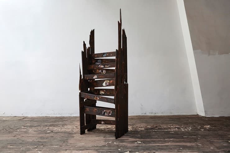 군자리 산33_750X2350X540mm_목재, Digital Chromogenic print_2018