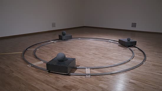 노해율  Haeyul Noh, No Interaction-01, 2017, 철, 스펀지, 전동회전장치, 400X400X30cm