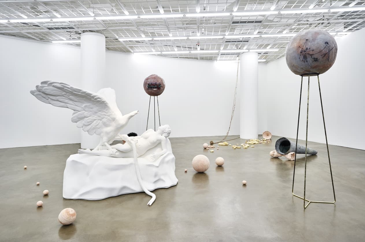 윤지영, 레다와 백조, 복합매체, 170x221x166cm, 2019, 사진: 이의록