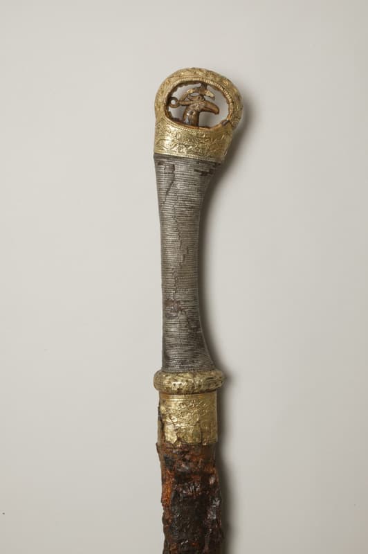 봉황장식 큰칼 鳳凰裝飾大刀 Sword with Phoenix Decorated Ring Pommel 가야 5세기 길이 113.1㎝ 경상대학교 박물관