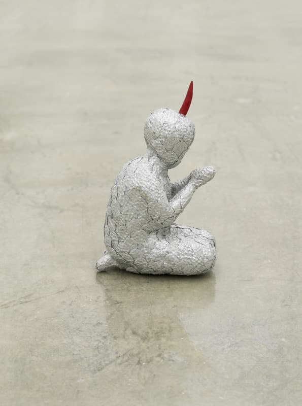 박소영, 뿔나다 angry, 2019, lace fabric, aluminum net, wood, object 17×11×9㎝