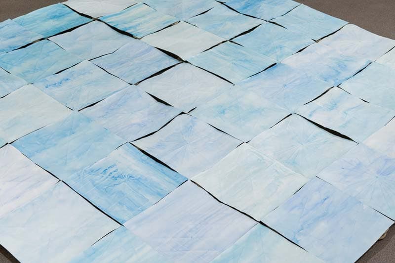 〈 아직 더 망칠 수 있는 날씨가 있는 것 같다〉 (부분), 2023,  종이에 수채, 돌, 42 x 42cm (49), 10 x 294 x 294cm (전체) 전경 사진 (c)김진솔