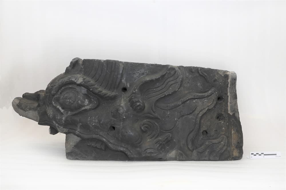 국보 제1호 서울 숭례문, 서측취두  (2008년 화재 수습 부재), 잡상,  43(높이) × 72(폭) × 35(폭)cm, 전통건축수리기술진흥재단 소장
