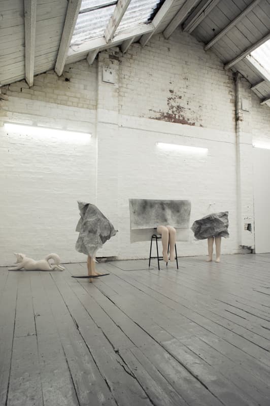 이의성, 종이 돌 Paper Stones, Paper, Jesmonite, Graphite Powder, Clay, Wood, Plaster, Styrofoam, Steel, Aluminum, Dimension Variable