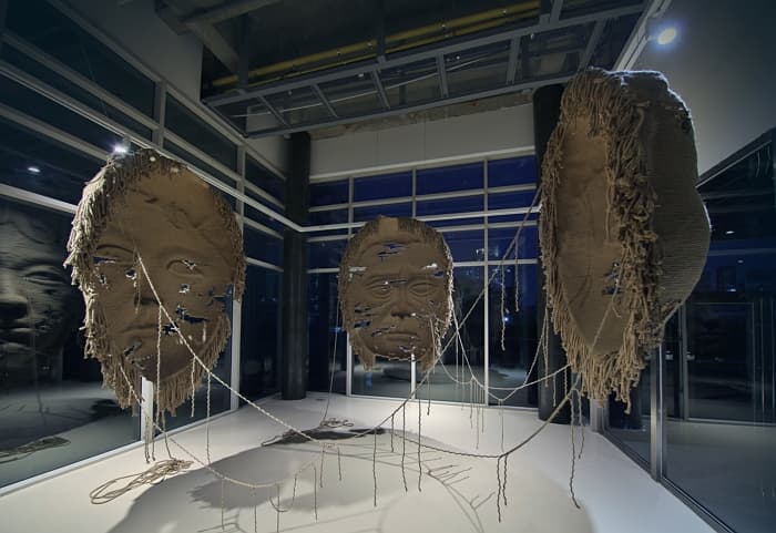 이인석, 내 안에 나는··· / 가변설치(남자:184×250×65, 여자:181×237×65, 아이:162×197×60cm) / 마끈, FRP / 2020